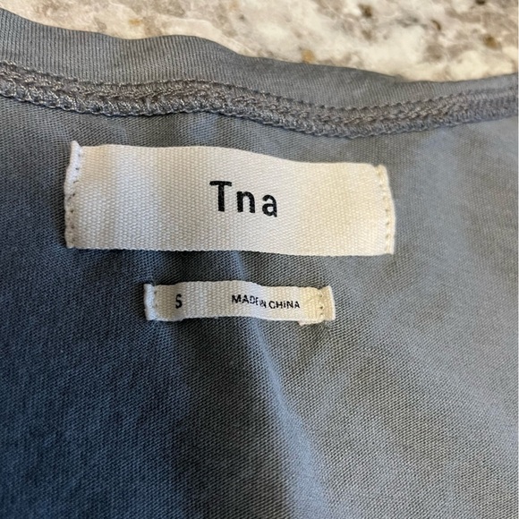 TNA Gray Women's Top - Picture 3 of 4